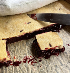 Prunus (Armeniaca) `Csornüj Barhat (Fekete Bársony)`