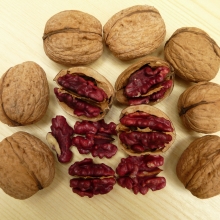 Juglans regia `Buzsáki Pirosbélű`